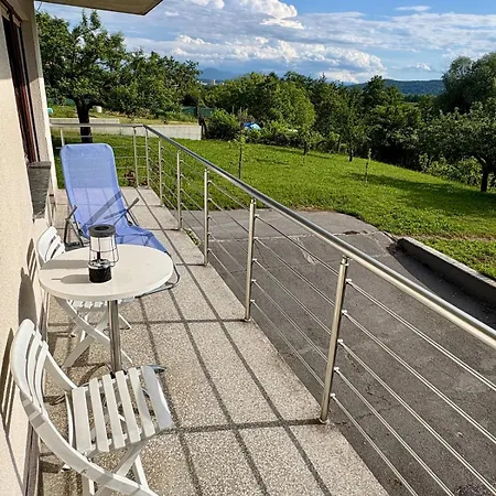 Quiet Suburbs Large And Free Parking Apartamento *